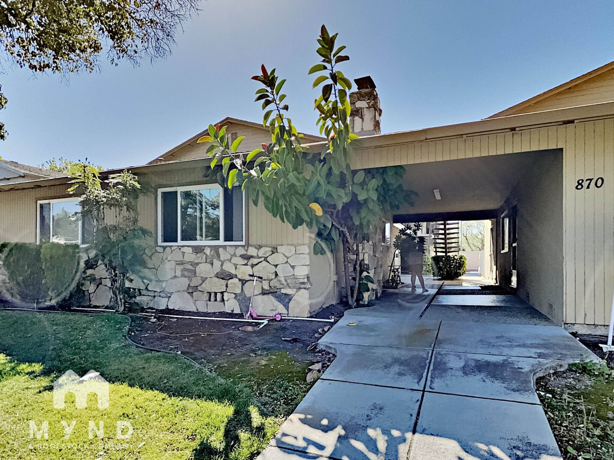 Building Photo - 870 Burbank Dr