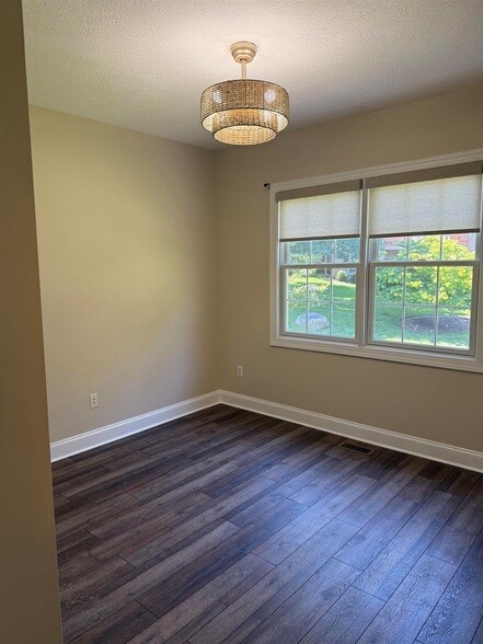 Building Photo - 2536 Blossom Trail W