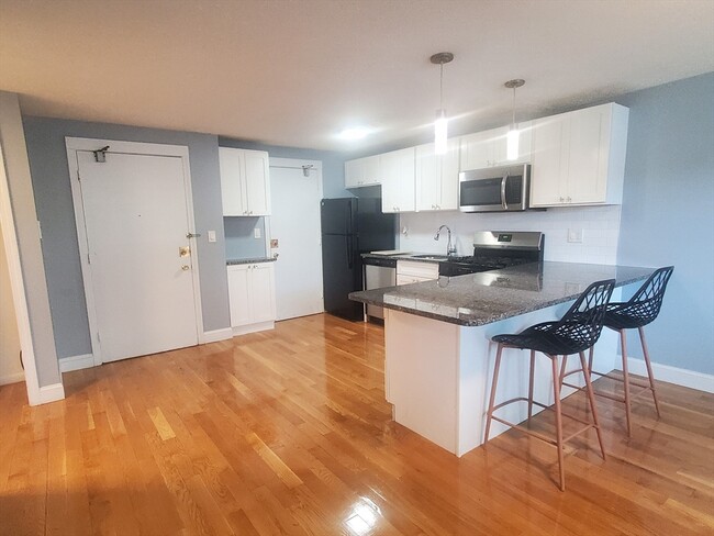 Primary Photo - 268 West St