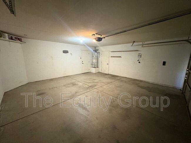 Building Photo - 2424 E Beech Ave