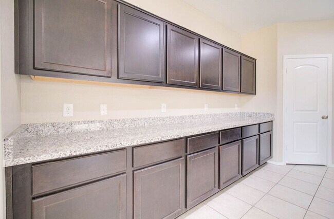 Building Photo - 42098 W Balsa Dr