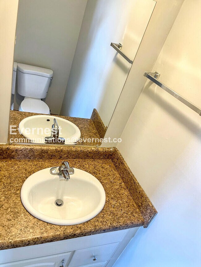 Building Photo - 1512 11th Ave N