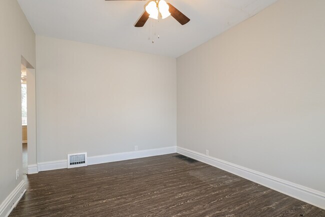 Building Photo - Fantastic 2bd/1ba home! Let yourself in!