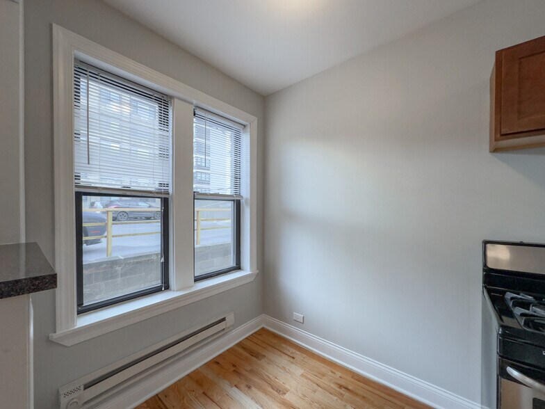 Building Photo - 516 W Melrose St