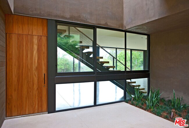Building Photo - 6228 Sycamore Meadows Dr