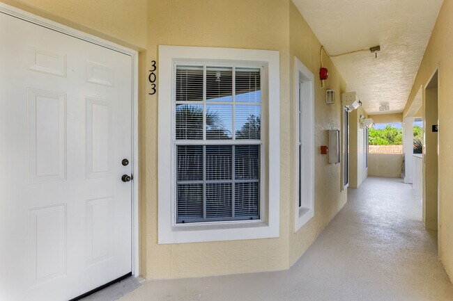 Building Photo - 9165 Celeste Dr