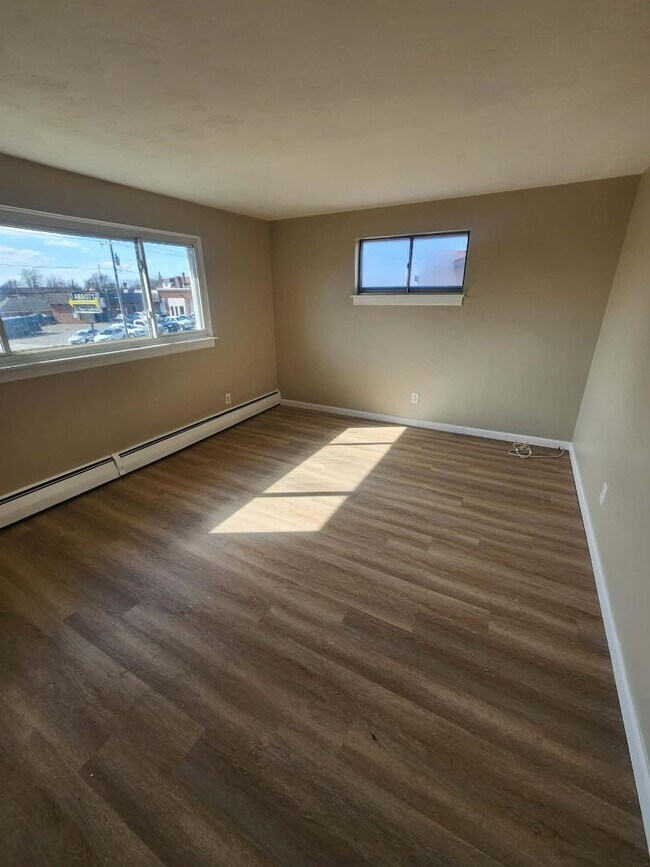 Building Photo - 1654 Abbott Rd