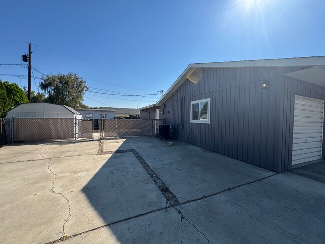 Building Photo - 6808 Clinton Way