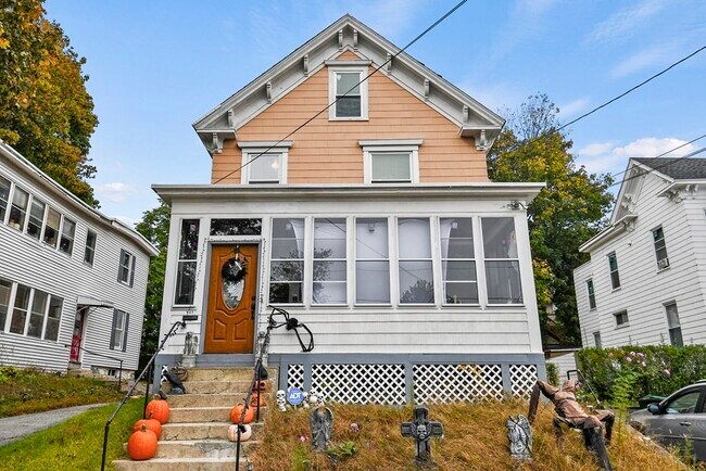 Building Photo - 107 Myrtle St
