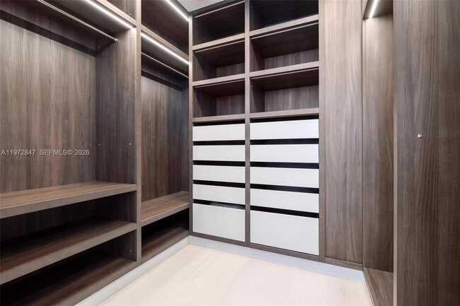 Building Photo - 100 South Pointe Dr