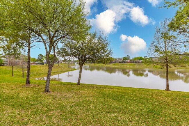 Building Photo - 2201 Signal Hill Dr