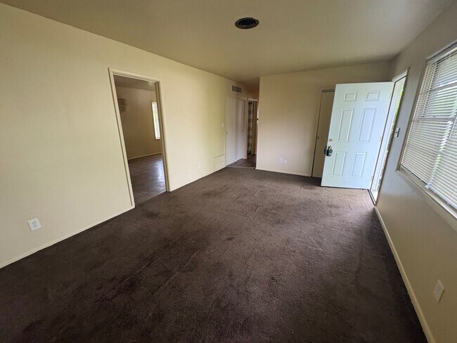 Building Photo - 3 Bedroom Ranch In Meadowdale
