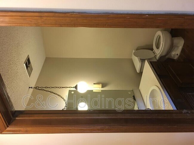 Building Photo - 210 N Ash Ave