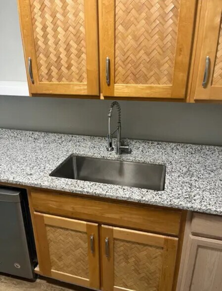 Building Photo - 8715 Fowler Ave