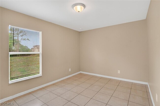 Building Photo - 848 Holmes Ave