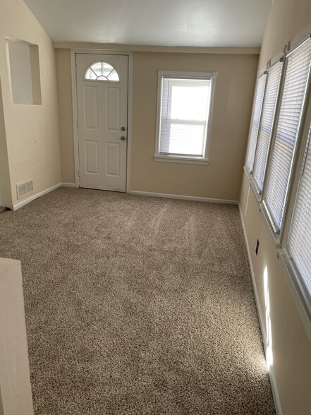 Sunroom/Dining - 46 Martinview Rd