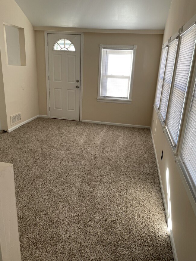 Sunroom/Dining - 46 Martinview Rd