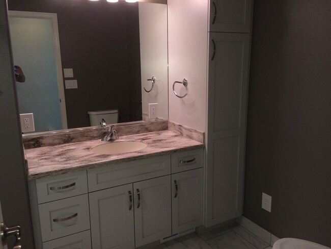 Building Photo - PENDING APPLICATIONS! Single Family Home i...