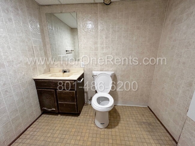 Building Photo - NO DEPOSIT option available for qualified ...
