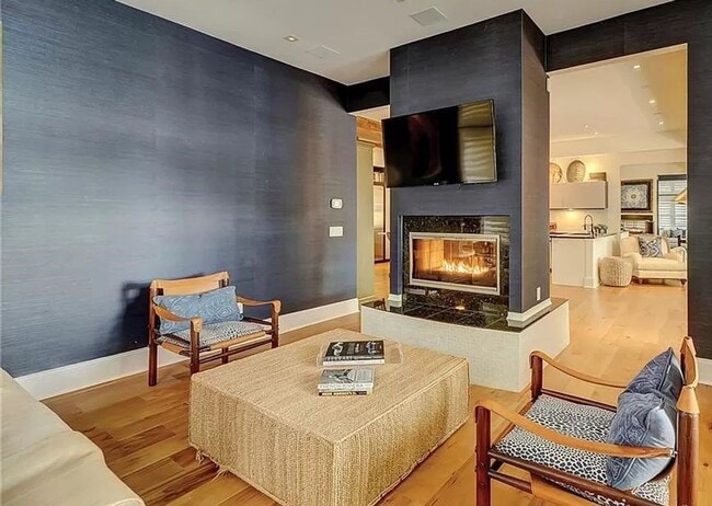 Building Photo - Spectacular Furnished Harbourfront Home in...
