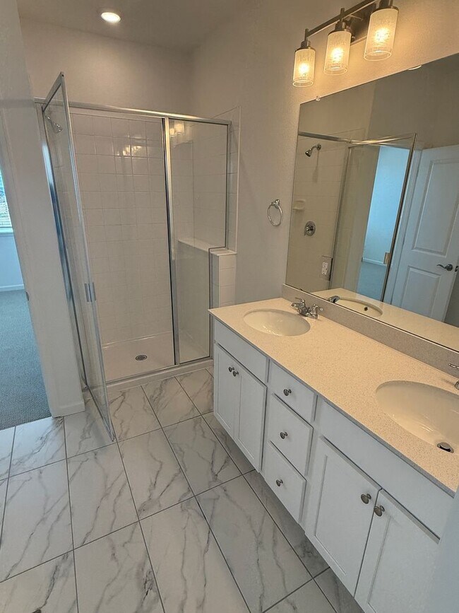 Building Photo - BRAND NEW 3 bedroom townhome in Castle Pines!