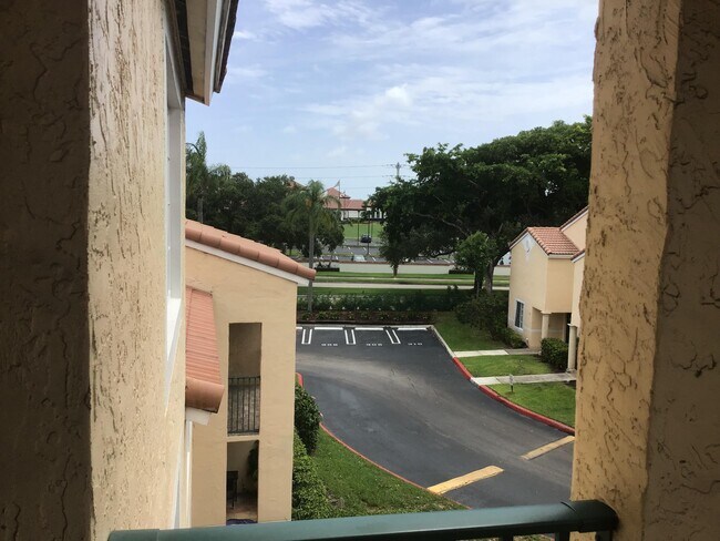 Building Photo - 1743 Village Blvd