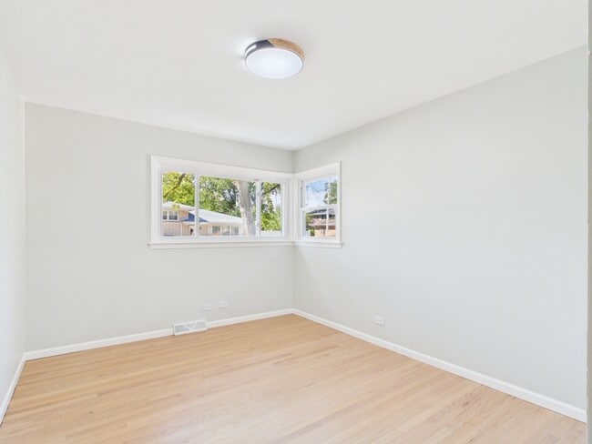 Building Photo - 16712 Elm St