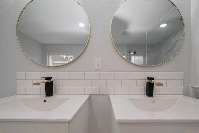 Building Photo - 25411 Friar Lake Ln