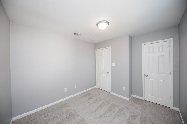 Building Photo - 1631 Dove Run