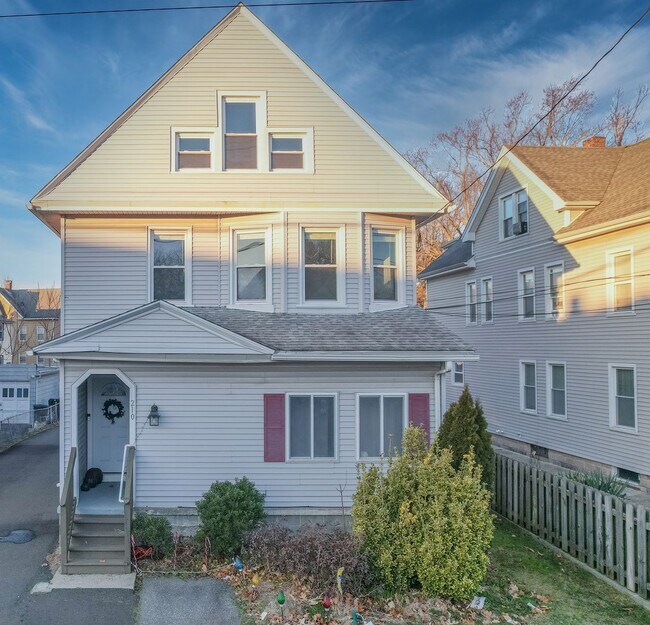 Primary Photo - 210 Washington Ave