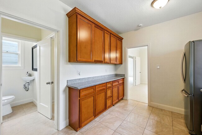Building Photo - 1720 Quesada Ave