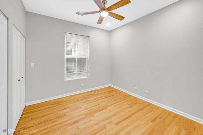 Building Photo - 833 W Lawrence Ave