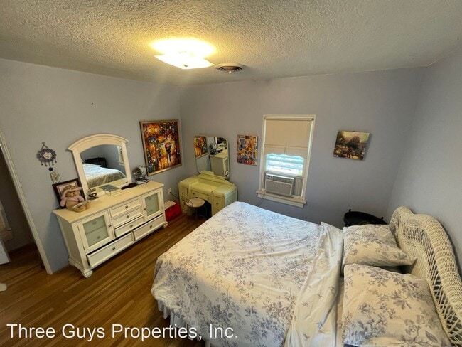 Building Photo - 3 br, 1 bath House - 3235 Goldsmith St.