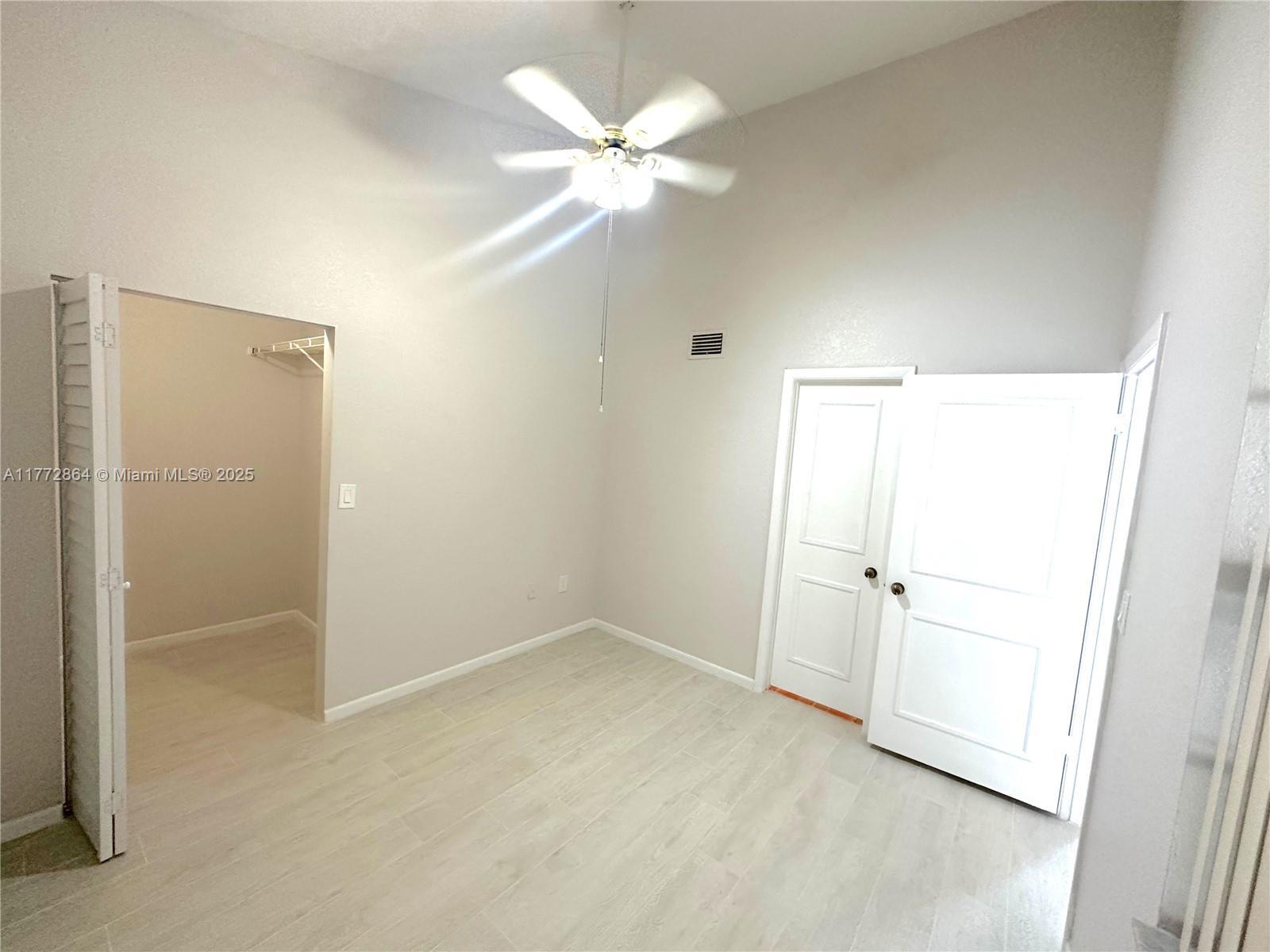 Building Photo - 2831 N Oakland Forest Dr