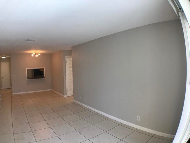 Building Photo - 220 Croton Ave