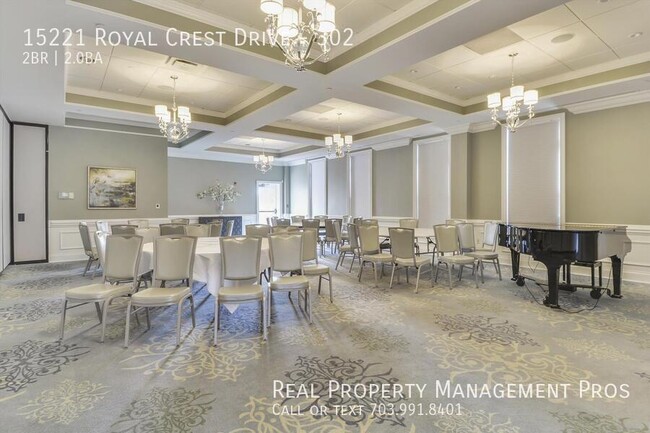 Building Photo - 15221 Royal Crest Dr