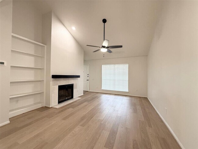 Building Photo - 1860 White Oak Dr