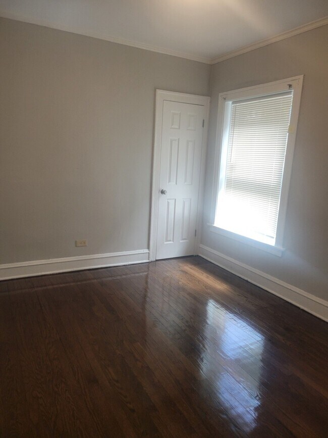 Building Photo - 7918 S Essex Ave