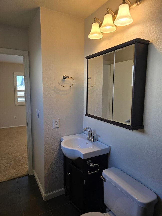 Building Photo - 1615 W Summit Pl