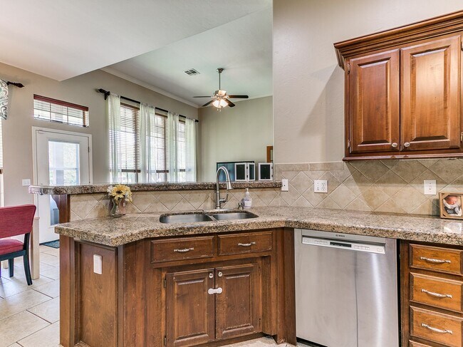 Building Photo - Large 4-Bedroom Home in Edmond Schools