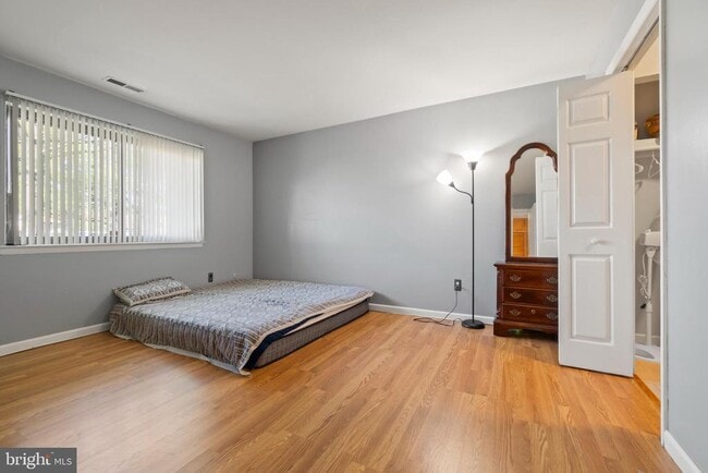 Building Photo - 15 B E Daisy Ln