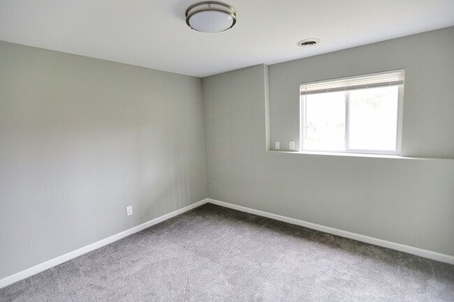 Building Photo - 865 Grand Ave NE