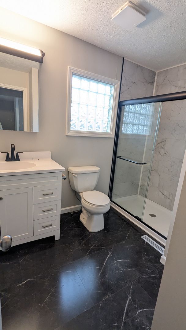 Building Photo - Everything updated in this 2-bedroom home!