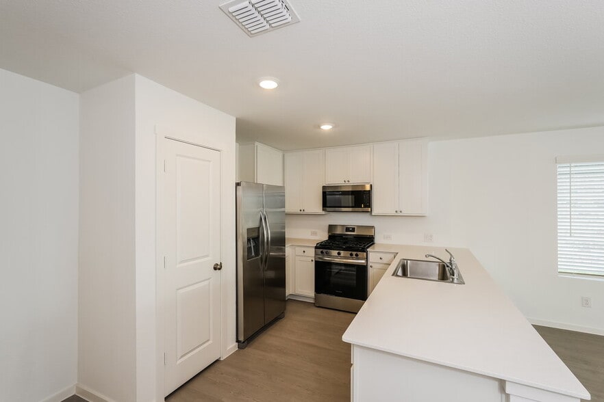 Building Photo - 1820 Javelina St