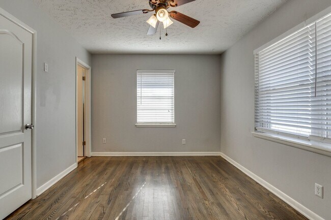 Building Photo - Three bed home in the heart of The Village