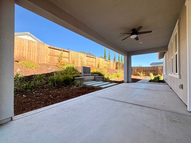 Building Photo - Beautiful Solar Home For Rent in Lincoln