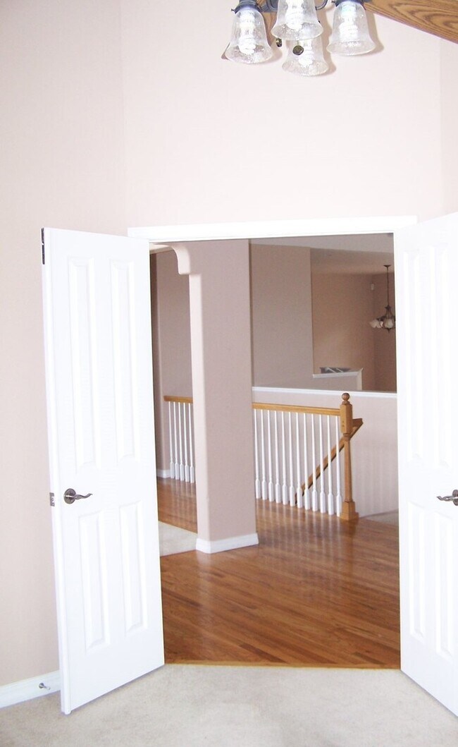 Building Photo - 2361 Craycroft Dr