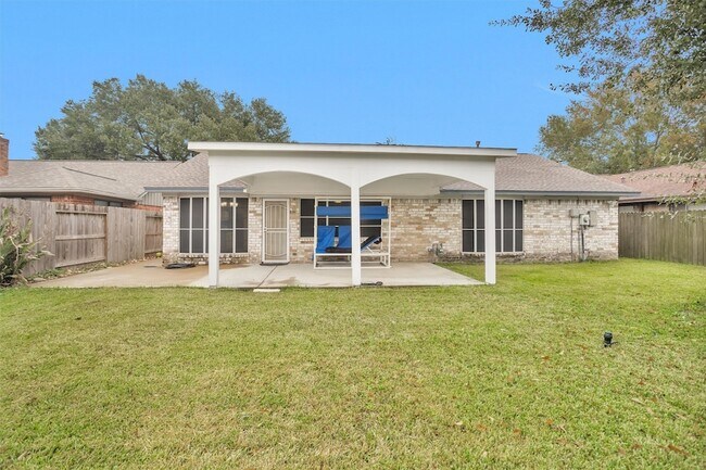 Building Photo - 16327 Green Shade Dr