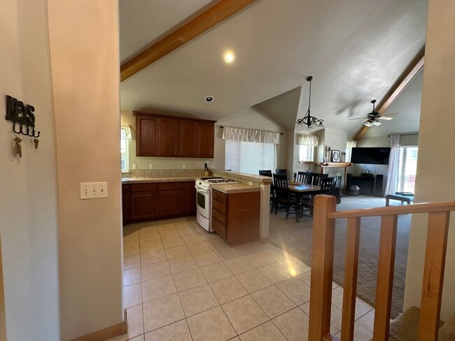 Building Photo - 5015 Falcon Dr