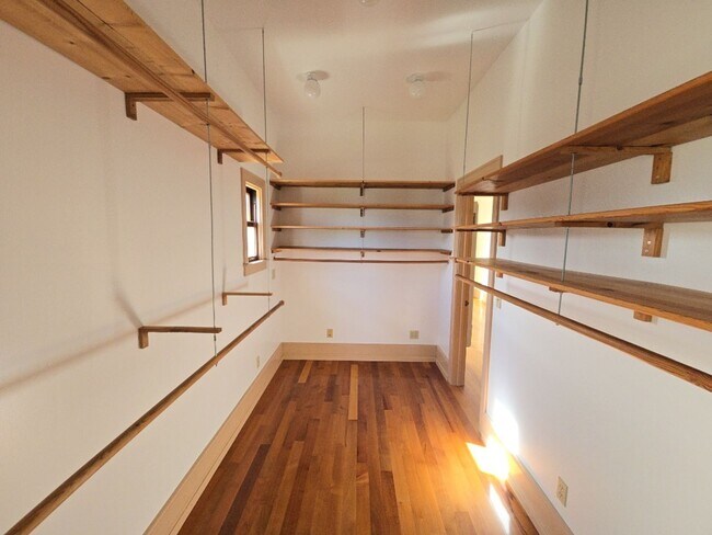 Building Photo - 2754 Van Duzen St
